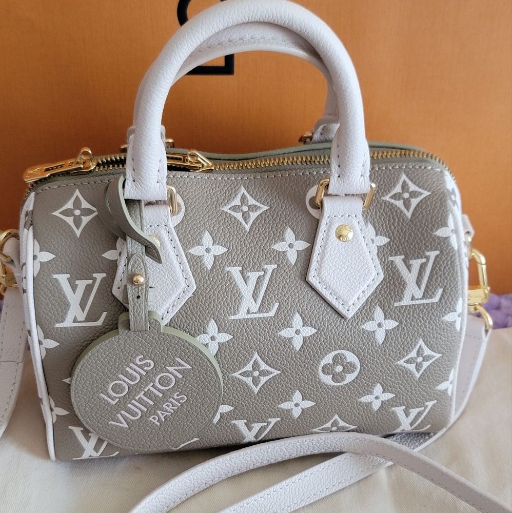 Louis Vuitton Spring in City  Empreinte Speedy 20 Giant Monogram Creme Green
